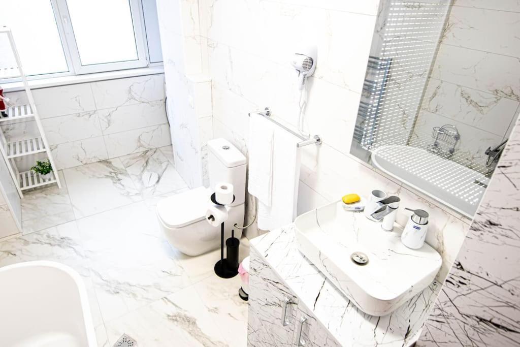 Ultra Central Luxury 3Br 2Bath Apt & Amazing Views Bucarest Esterno foto