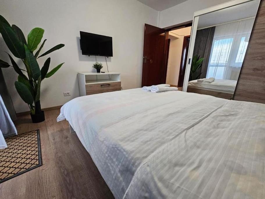 Ultra Central Luxury 3Br 2Bath Apt & Amazing Views Bucarest Esterno foto