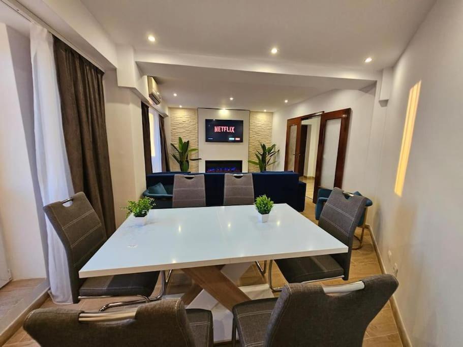 Ultra Central Luxury 3Br 2Bath Apt & Amazing Views Bucarest Esterno foto