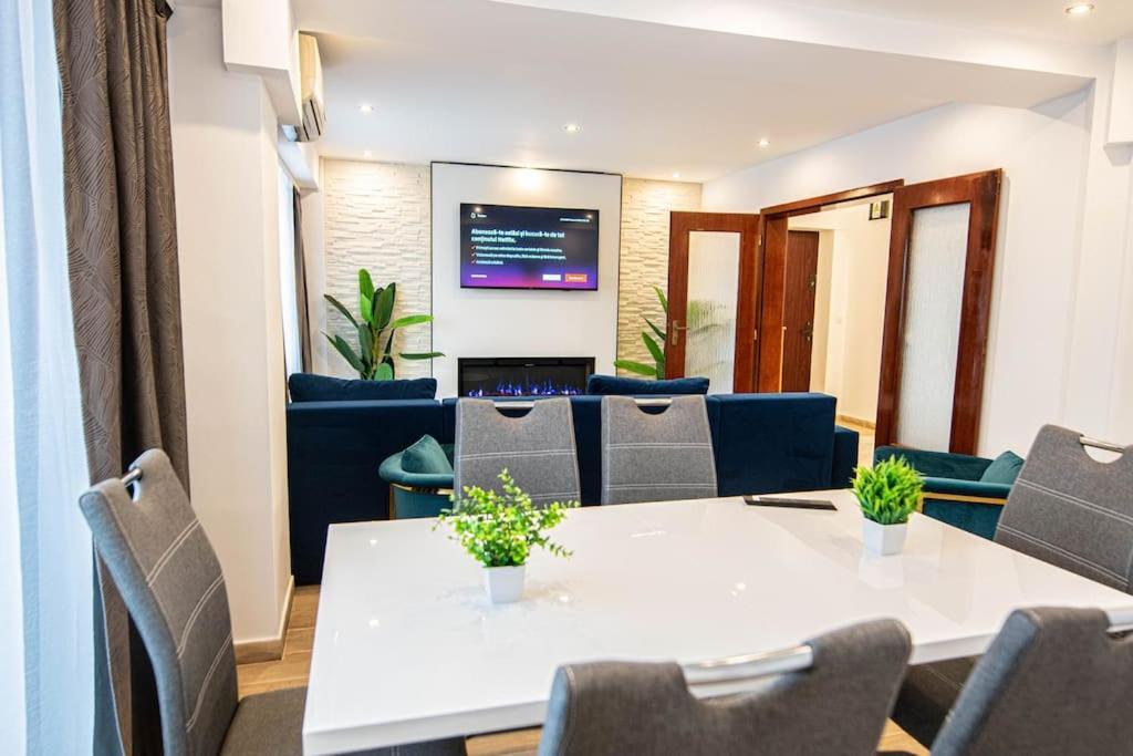 Ultra Central Luxury 3Br 2Bath Apt & Amazing Views Bucarest Esterno foto